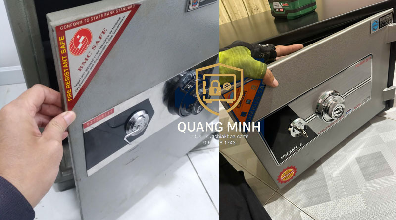Hai két cơ BMC và két chống cháy cửa mở, mỗi két có núm xoay số và ổ chìa trên mặt cửa