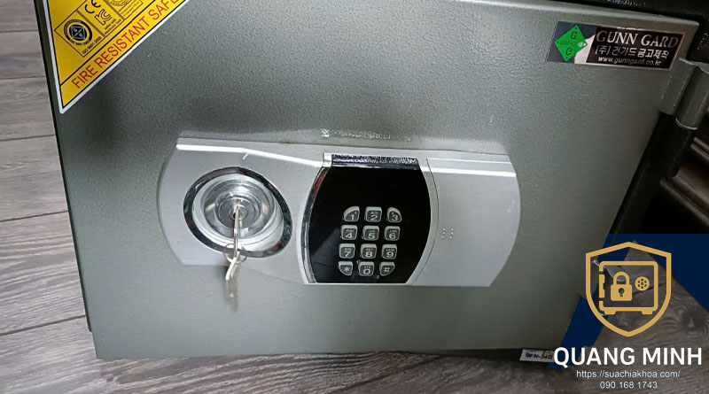 Dịch vụ hỗ trợ két sắt bị kẹt với giá hợp lý tại TP.HCM – hình minh họa kiểm tra an toàn, không bao gồm thao tác mở két