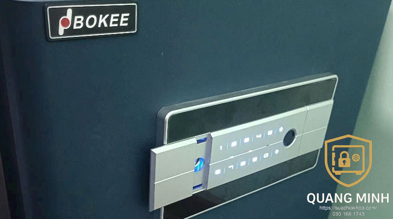 Sửa két sắt điện tử với giá tham khảo rõ ràng tại TP.HCM – hình minh họa kiểm tra an toàn, không bao gồm thao tác mở két