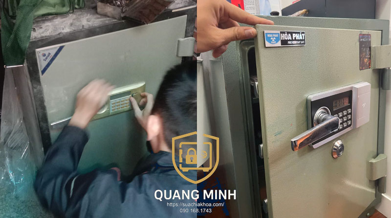 Bên trái thợ dùng khăn lau mặt két màu xanh nhạt, bên phải bàn tay giữ cánh két đang mở có bàn phím và tay gạt