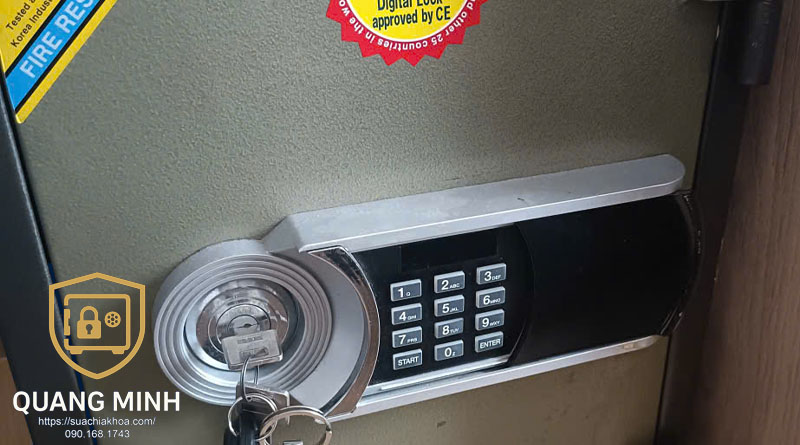 Thợ kiểm tra két sắt vân tay không mở tại TP.HCM – hình minh họa kiểm tra an toàn, không bao gồm thao tác mở két