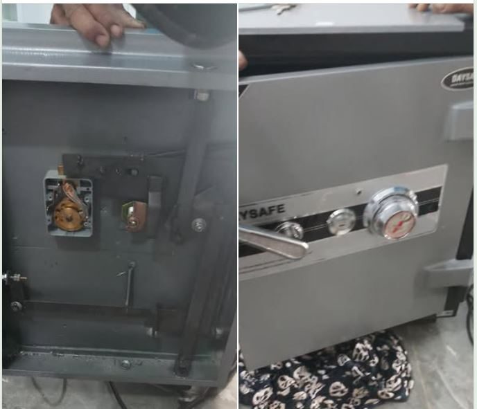 Ảnh ghép mặt trong cánh két cơ lộ hộp bánh mã màu đồng, kèm mặt ngoài két Daysafe có tay gạt, ổ chìa và núm xoay số